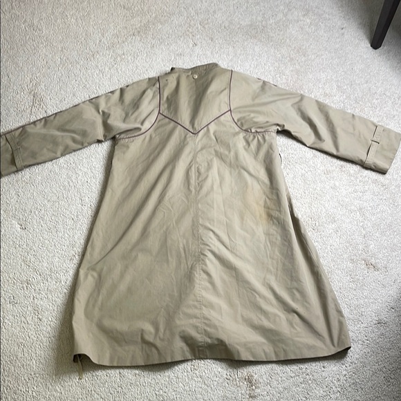 Tan Trench Coat with Lightweight Design and Mid-Thigh Length - Picture 3 of 7